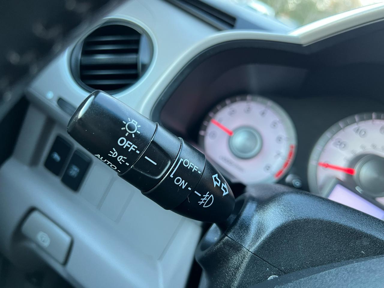 Honda Pilot Touring 4WD 5-Spd AT with DVD 2011