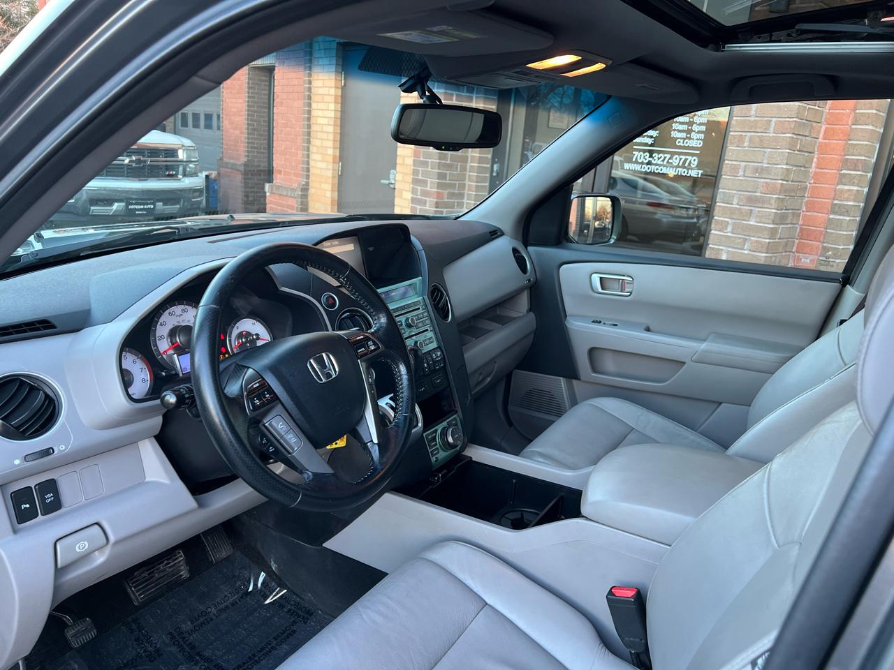 Honda Pilot Touring 4WD 5-Spd AT with DVD 2011