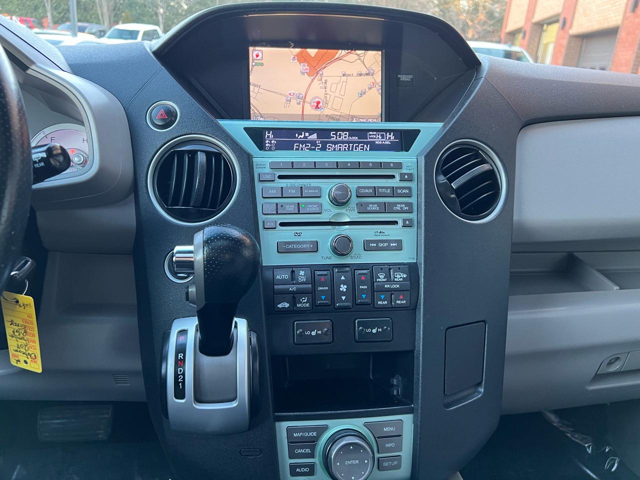 Honda Pilot Touring 4WD 5-Spd AT with DVD 2011