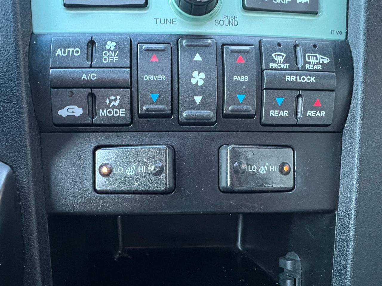 Honda Pilot Touring 4WD 5-Spd AT with DVD 2011