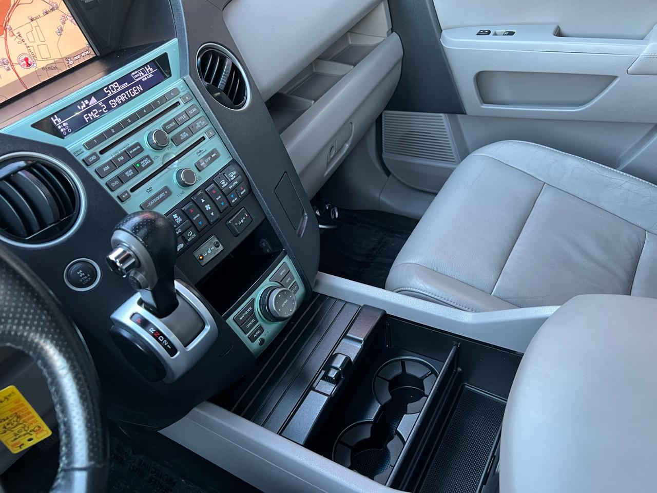 Honda Pilot Touring 4WD 5-Spd AT with DVD 2011