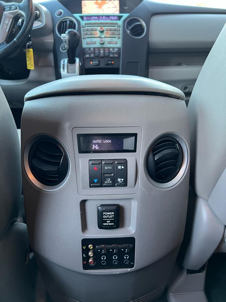 Honda Pilot Touring 4WD 5-Spd AT with DVD 2011