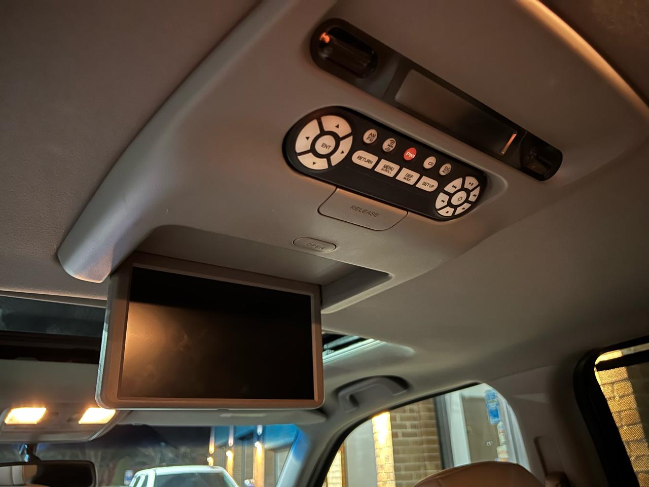 Honda Pilot Touring 4WD 5-Spd AT with DVD 2011