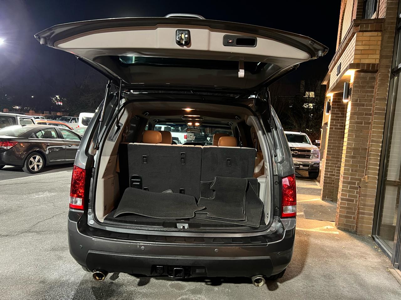 Honda Pilot Touring 4WD 5-Spd AT with DVD 2011