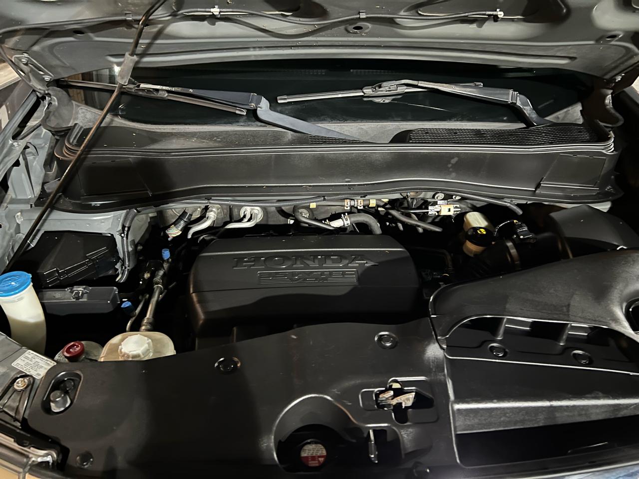 Honda Pilot Touring 4WD 5-Spd AT with DVD 2011