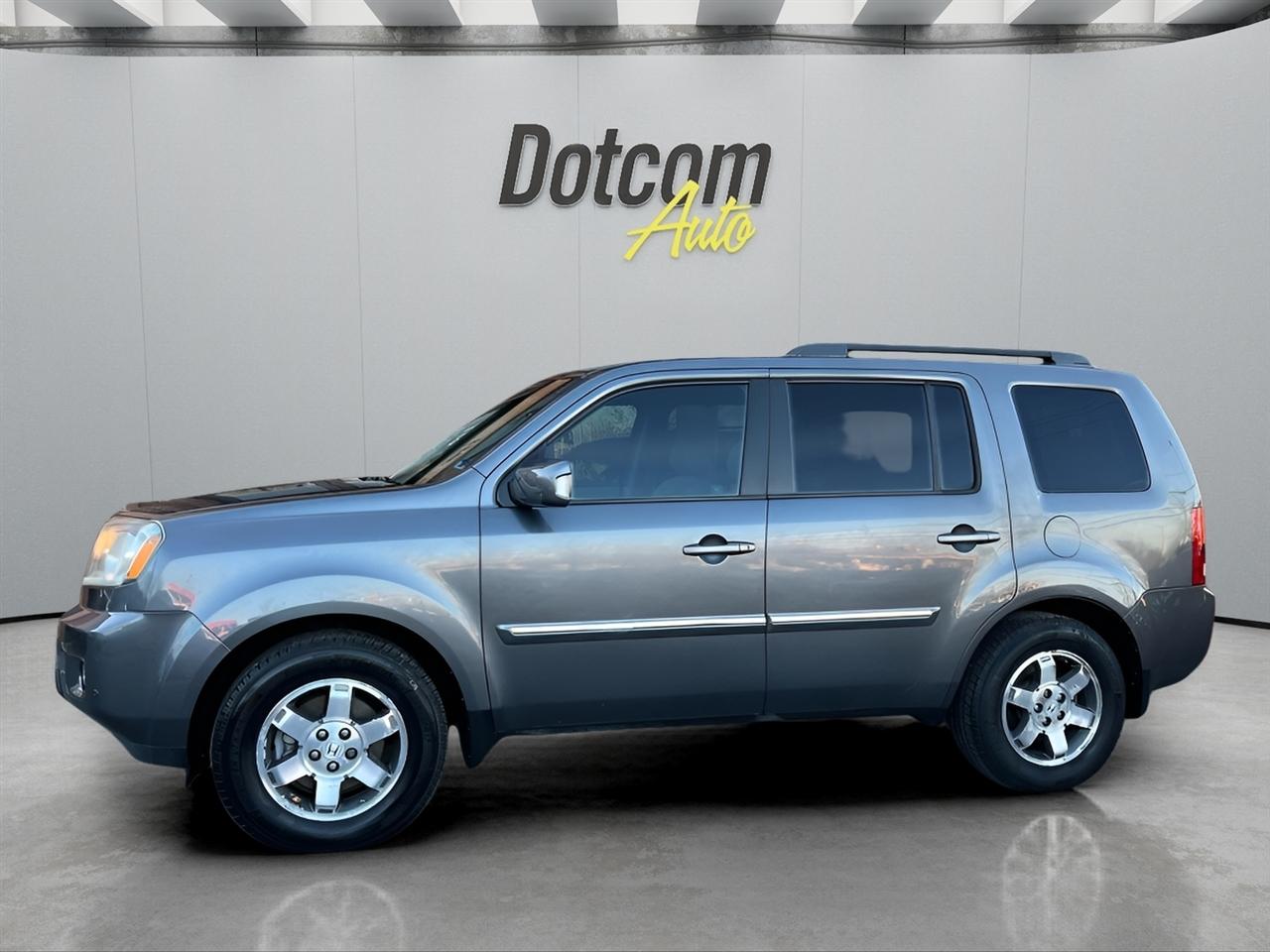Honda Pilot Touring 4WD 5-Spd AT with DVD 2011