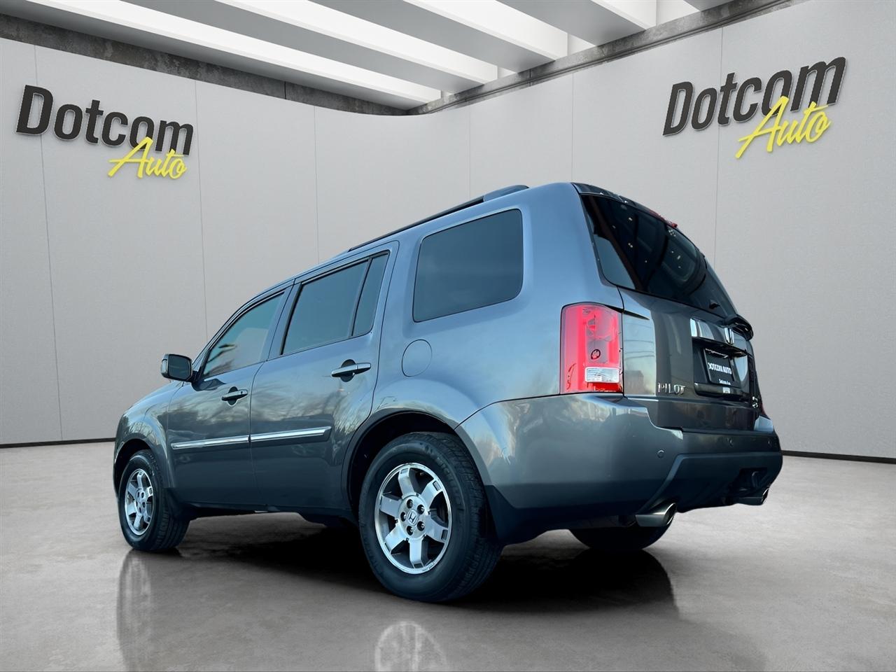 Honda Pilot Touring 4WD 5-Spd AT with DVD 2011