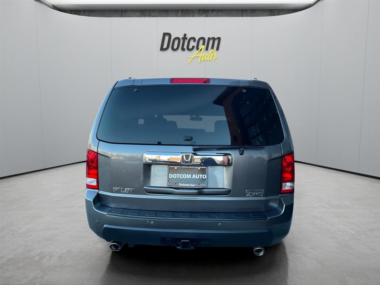 Honda Pilot Touring 4WD 5-Spd AT with DVD 2011