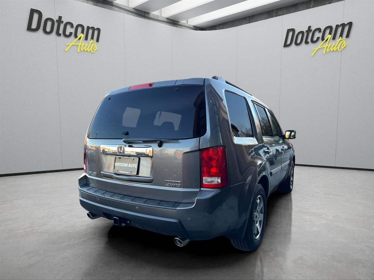 Honda Pilot Touring 4WD 5-Spd AT with DVD 2011