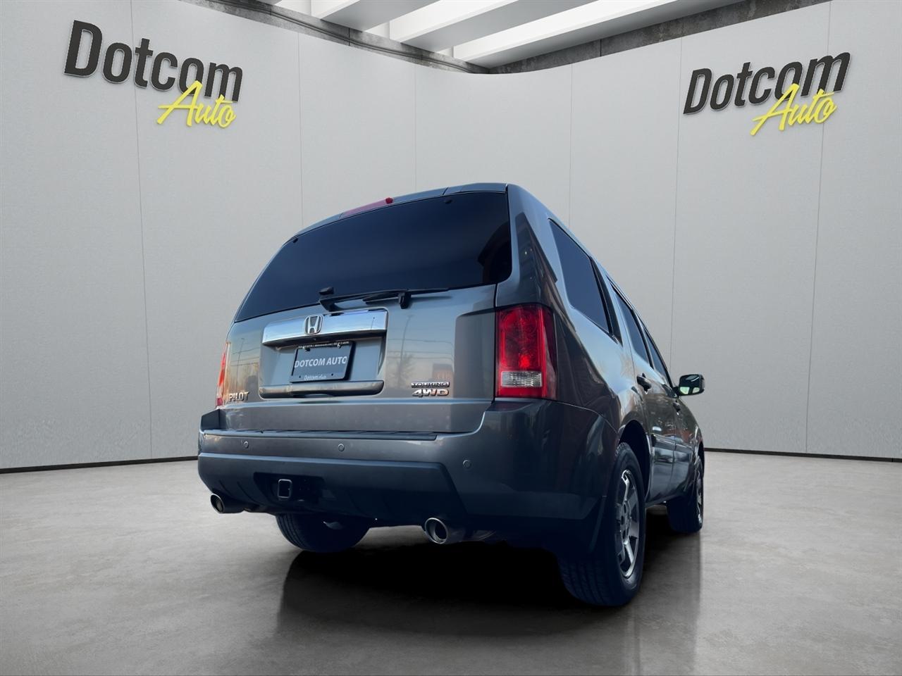 Honda Pilot Touring 4WD 5-Spd AT with DVD 2011