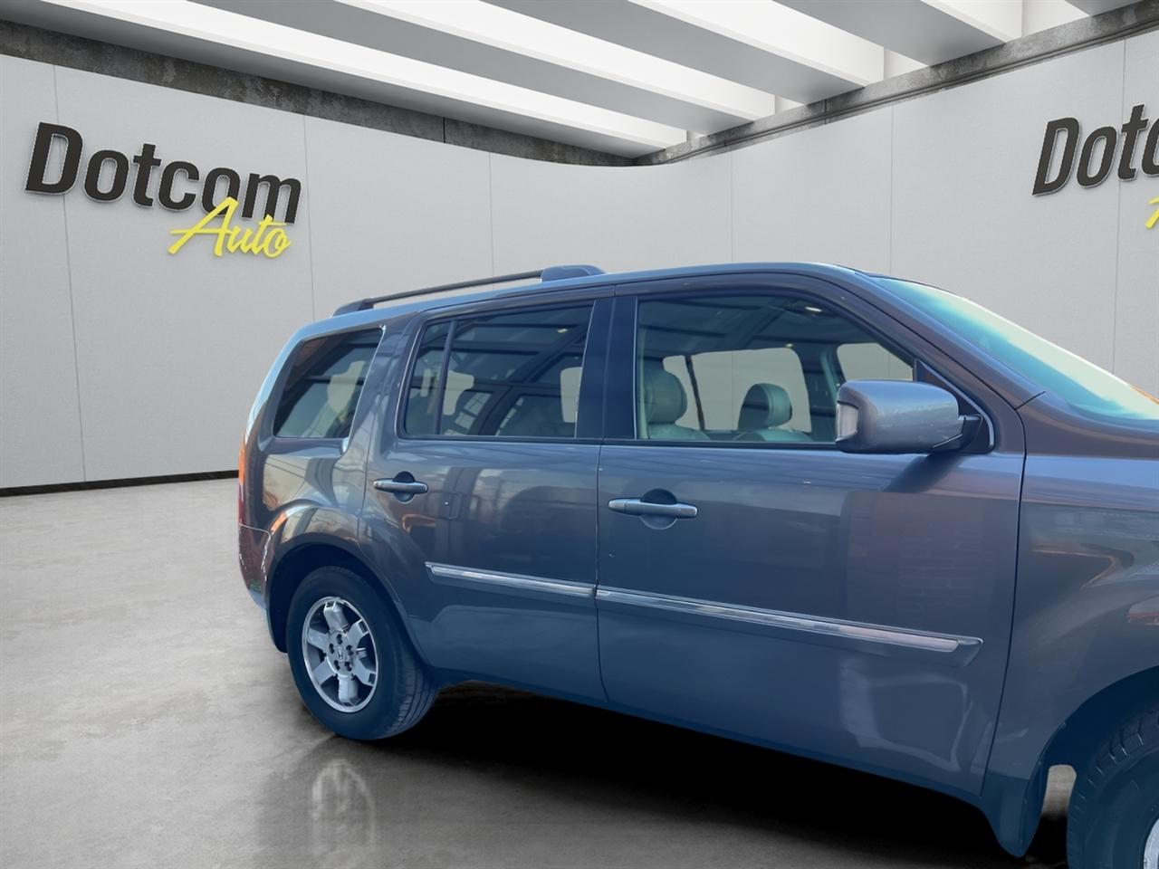 Honda Pilot Touring 4WD 5-Spd AT with DVD 2011