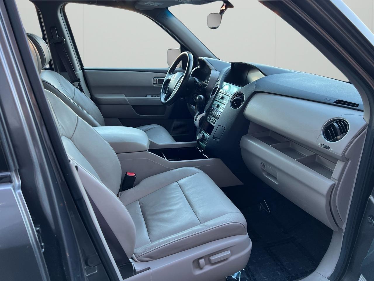 Honda Pilot Touring 4WD 5-Spd AT with DVD 2011