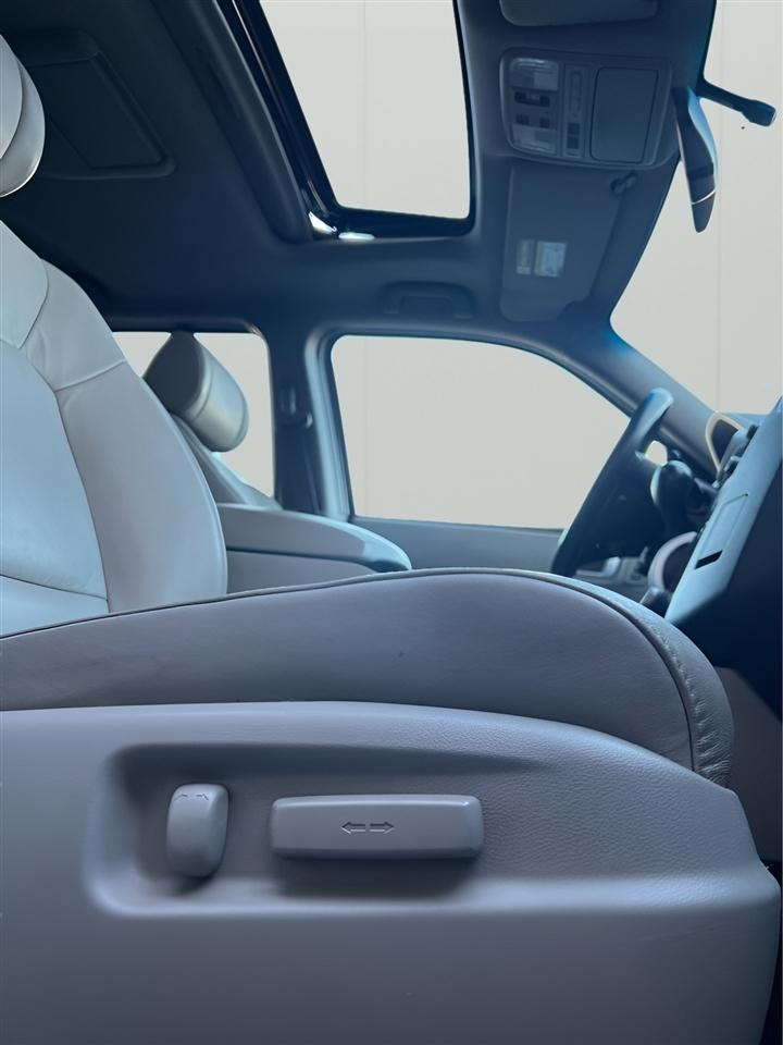 Honda Pilot Touring 4WD 5-Spd AT with DVD 2011