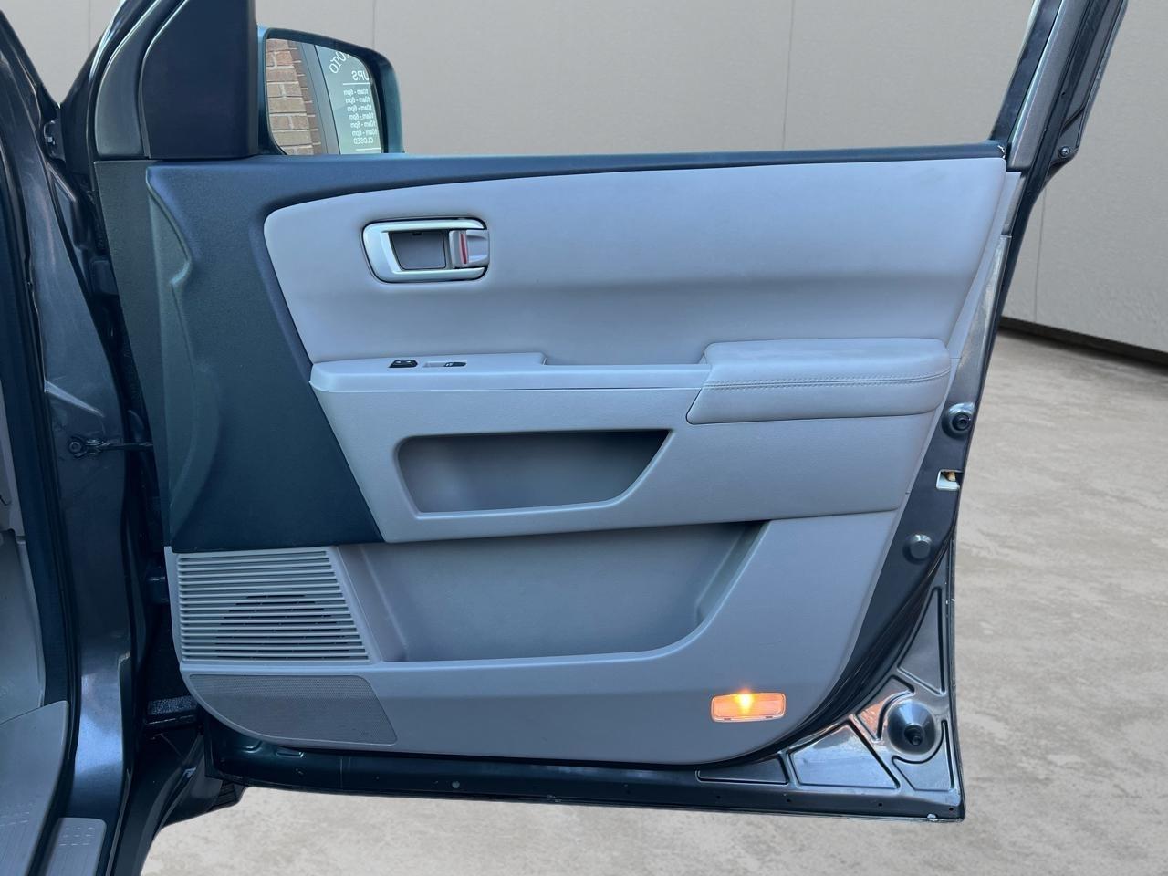 Honda Pilot Touring 4WD 5-Spd AT with DVD 2011