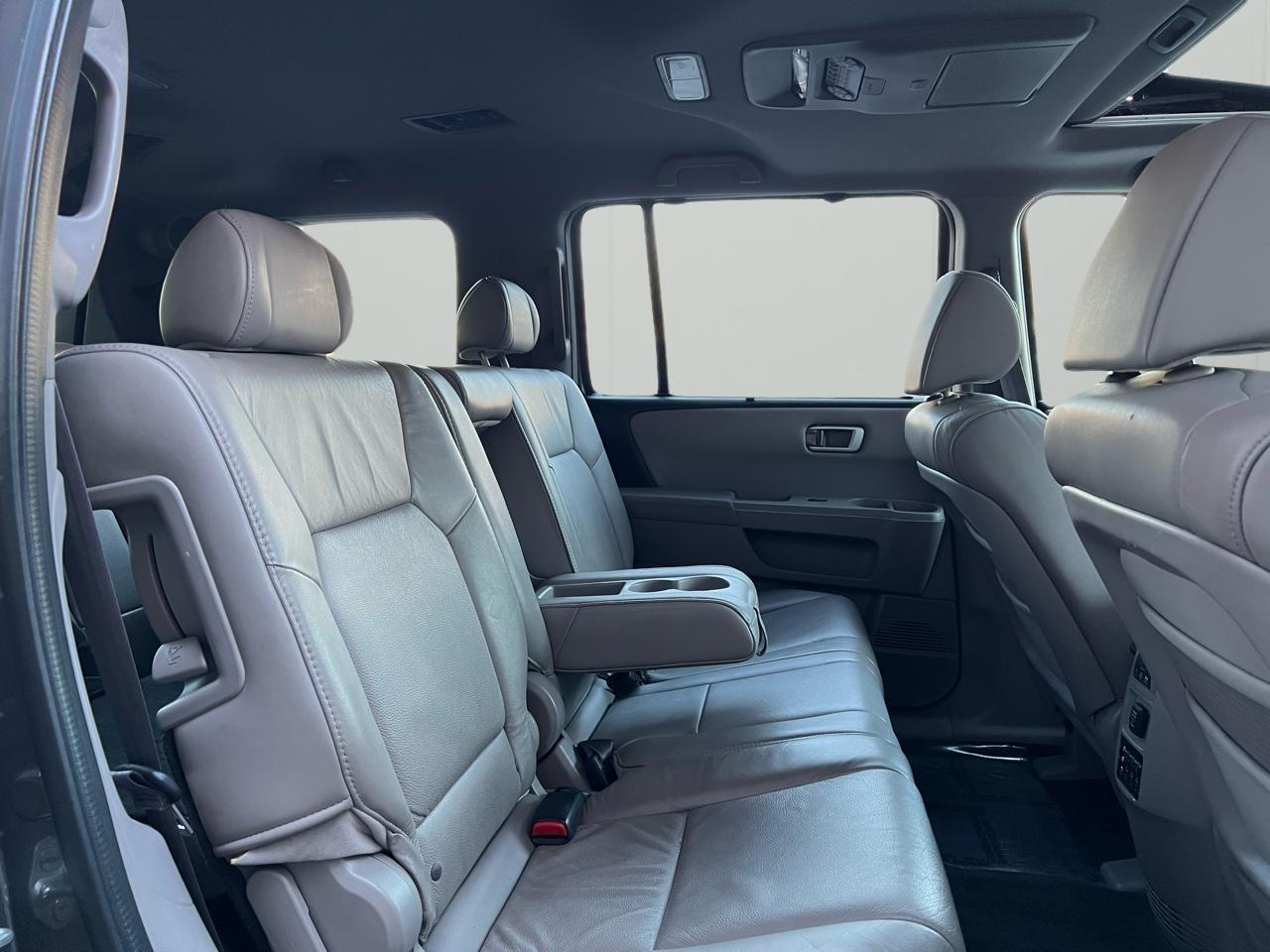 Honda Pilot Touring 4WD 5-Spd AT with DVD 2011