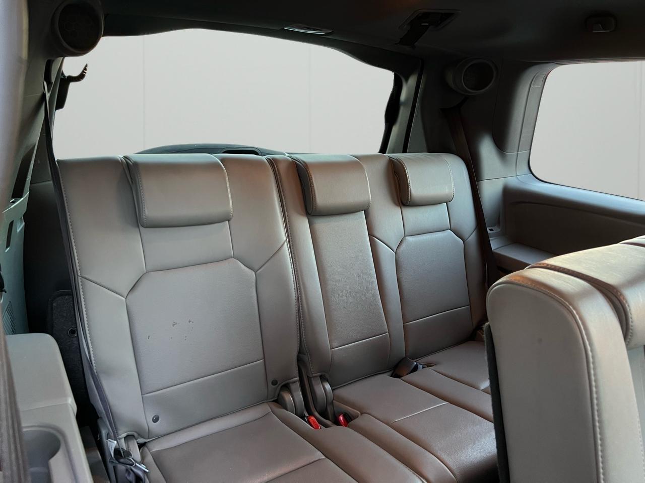 Honda Pilot Touring 4WD 5-Spd AT with DVD 2011