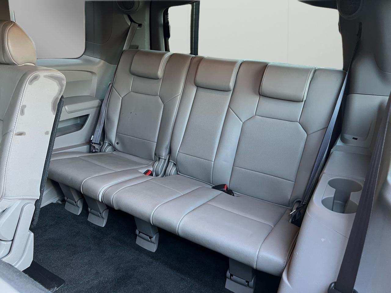 Honda Pilot Touring 4WD 5-Spd AT with DVD 2011