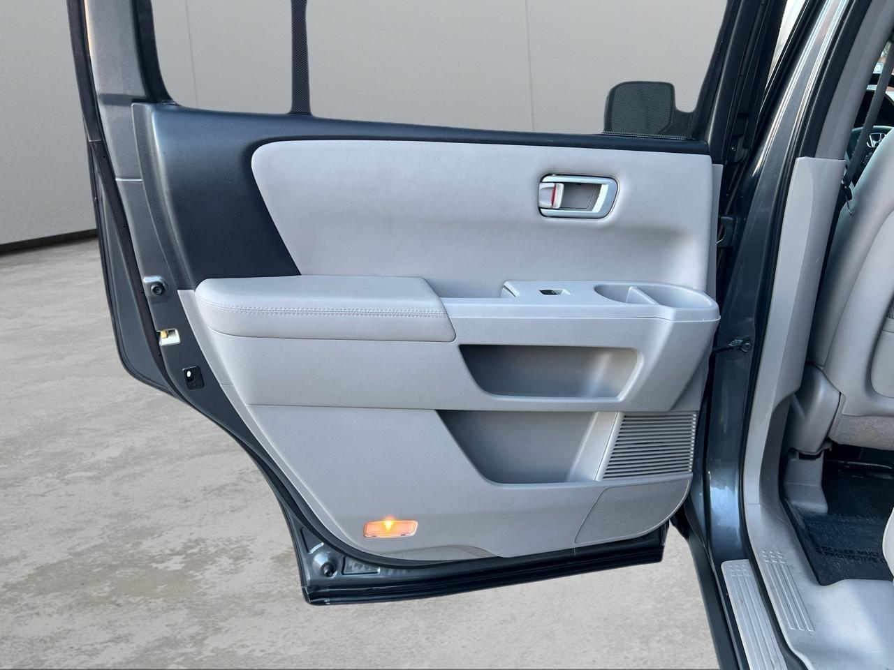 Honda Pilot Touring 4WD 5-Spd AT with DVD 2011