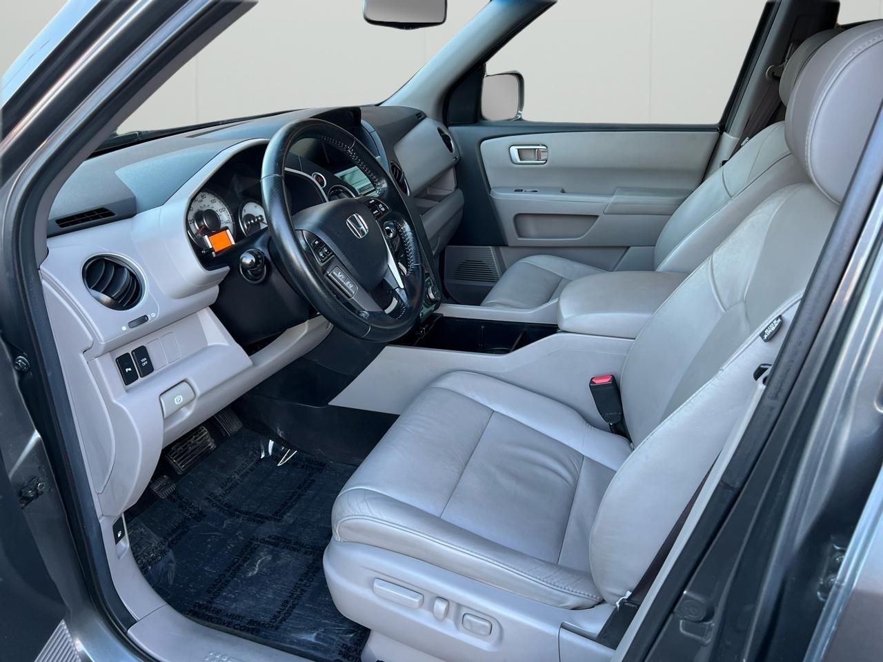 Honda Pilot Touring 4WD 5-Spd AT with DVD 2011