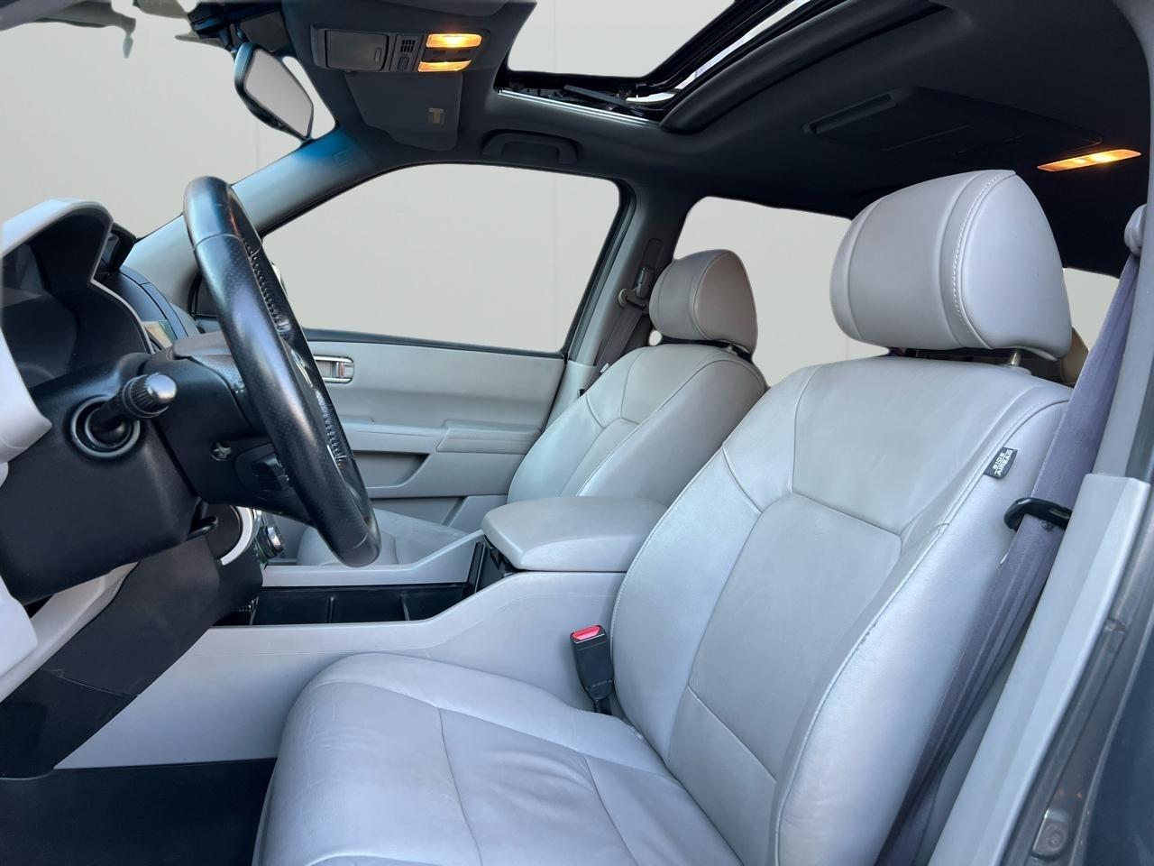 Honda Pilot Touring 4WD 5-Spd AT with DVD 2011