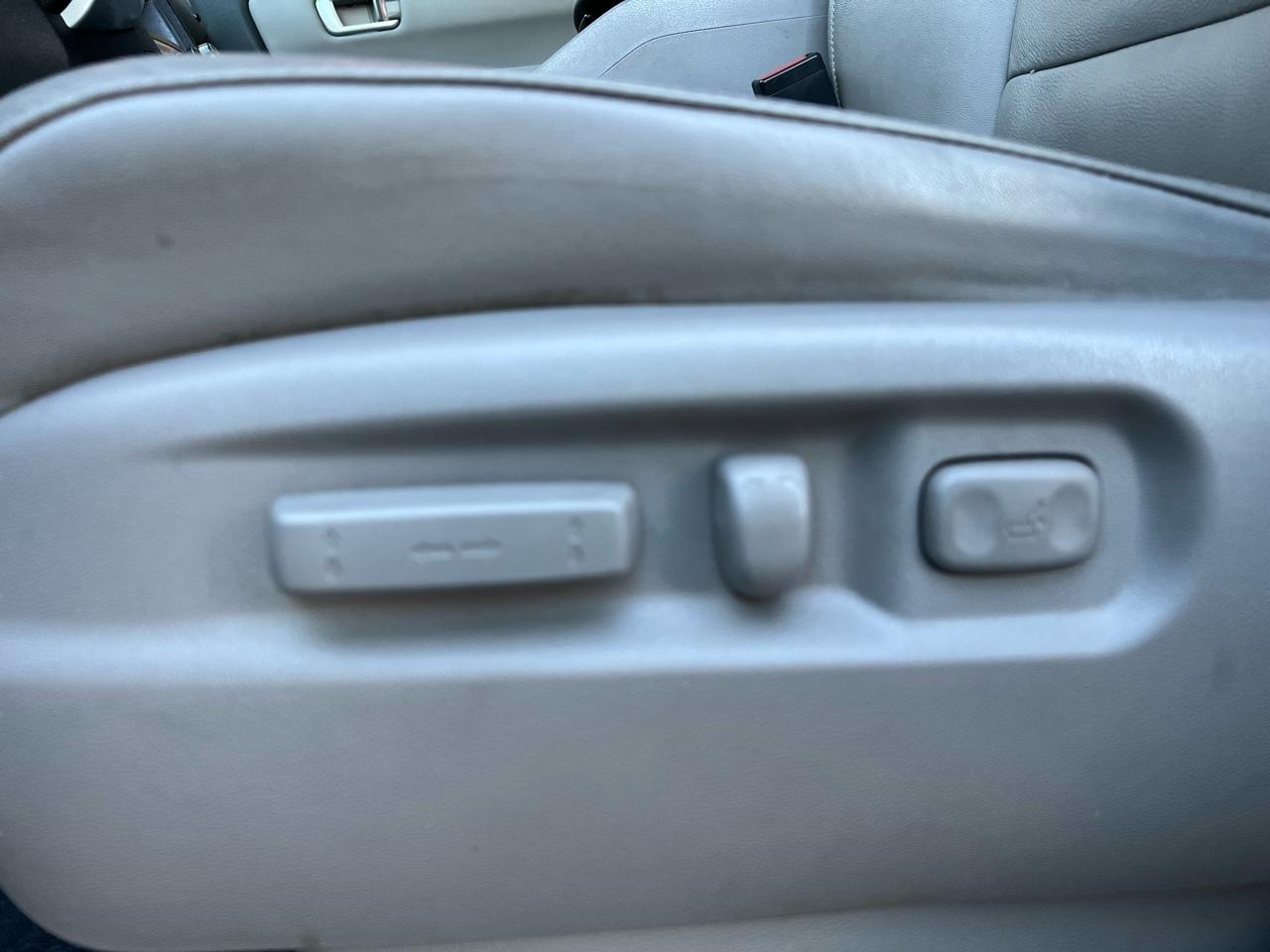 Honda Pilot Touring 4WD 5-Spd AT with DVD 2011