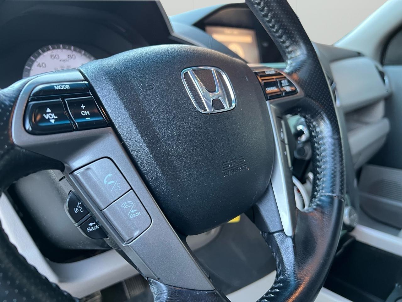 Honda Pilot Touring 4WD 5-Spd AT with DVD 2011