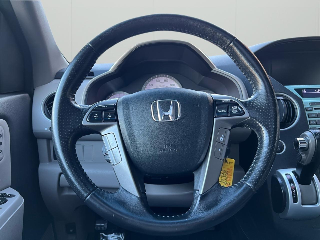 Honda Pilot Touring 4WD 5-Spd AT with DVD 2011