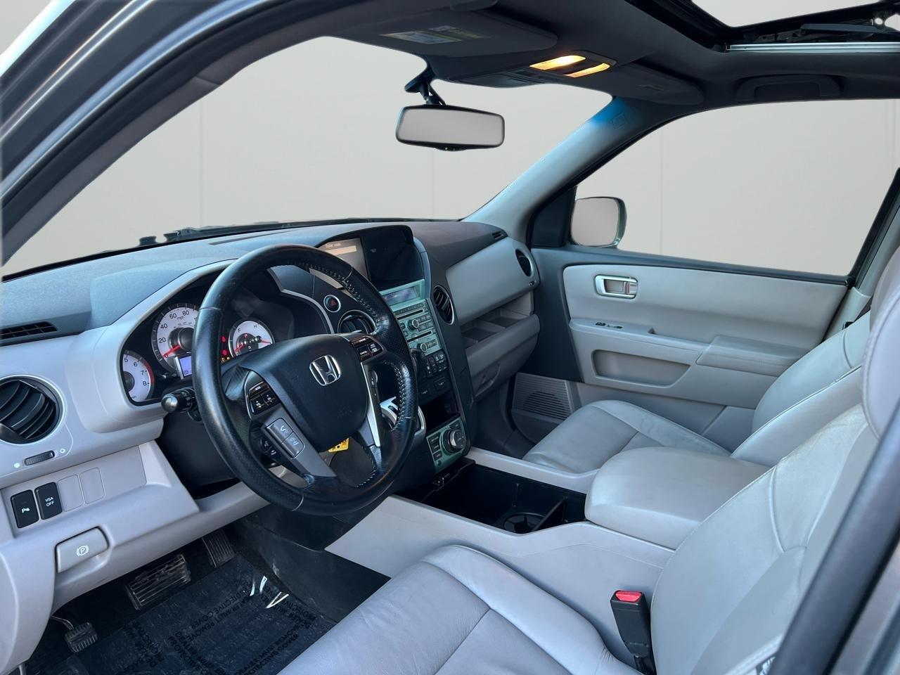 Honda Pilot Touring 4WD 5-Spd AT with DVD 2011