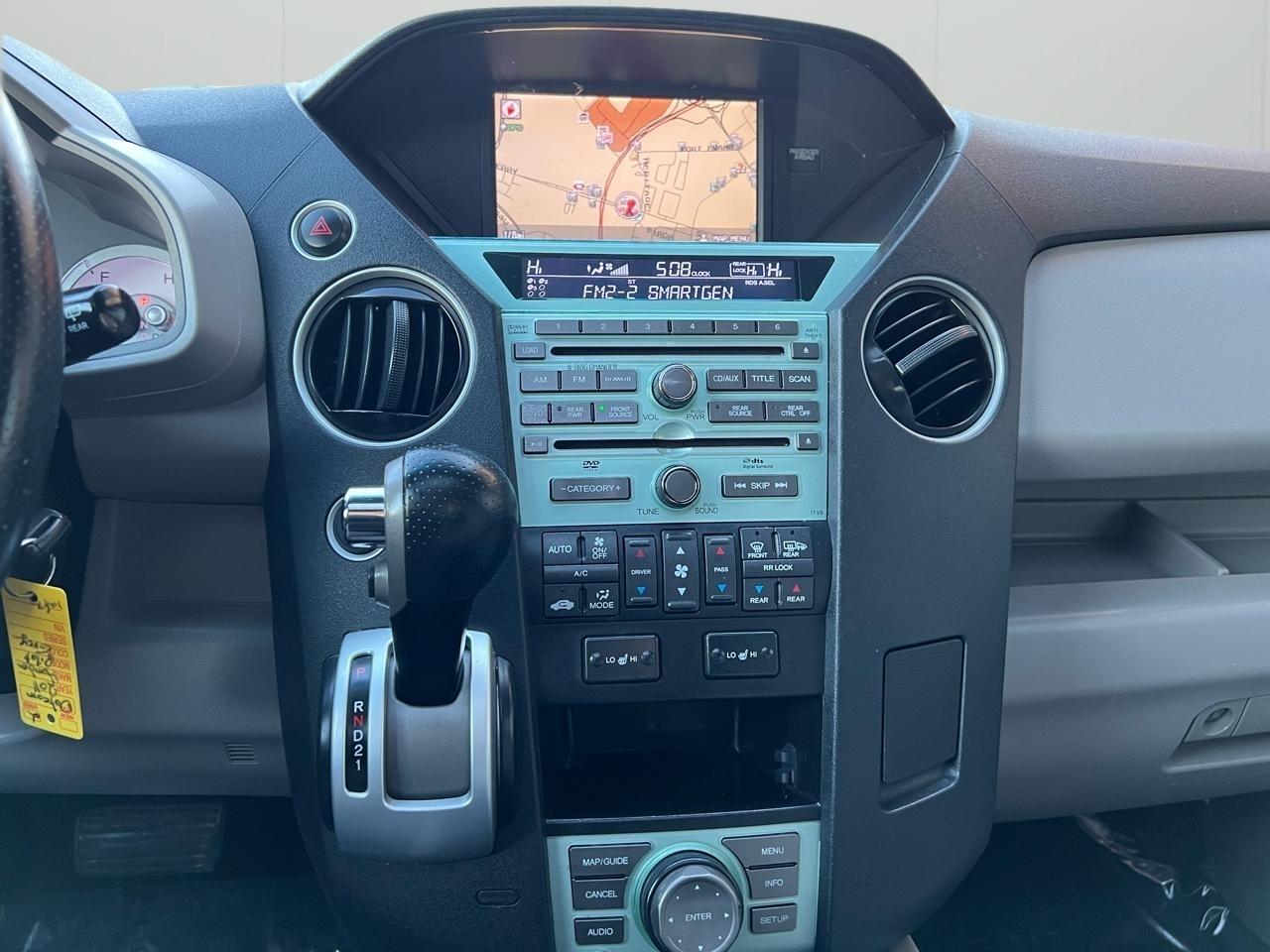 Honda Pilot Touring 4WD 5-Spd AT with DVD 2011