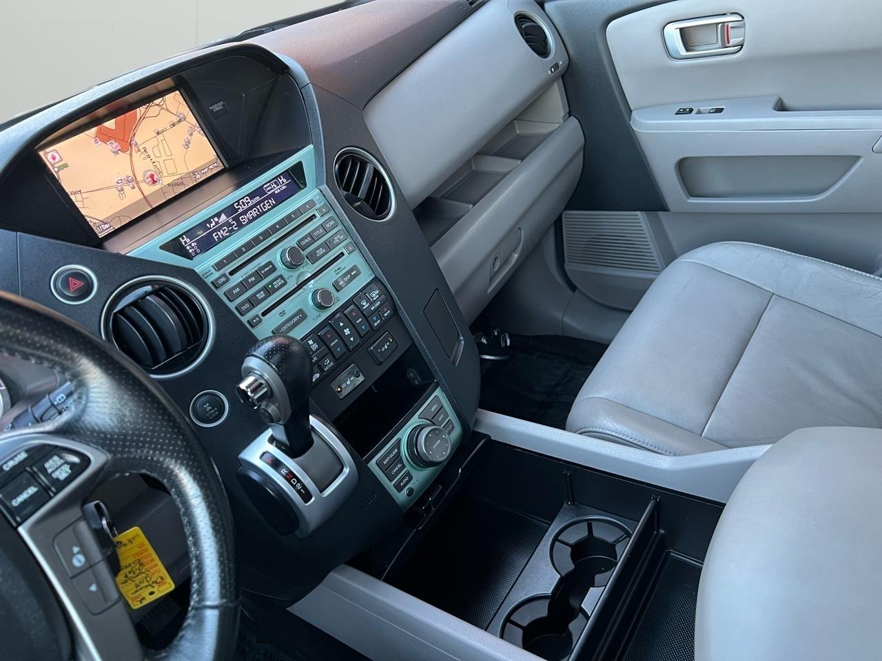 Honda Pilot Touring 4WD 5-Spd AT with DVD 2011