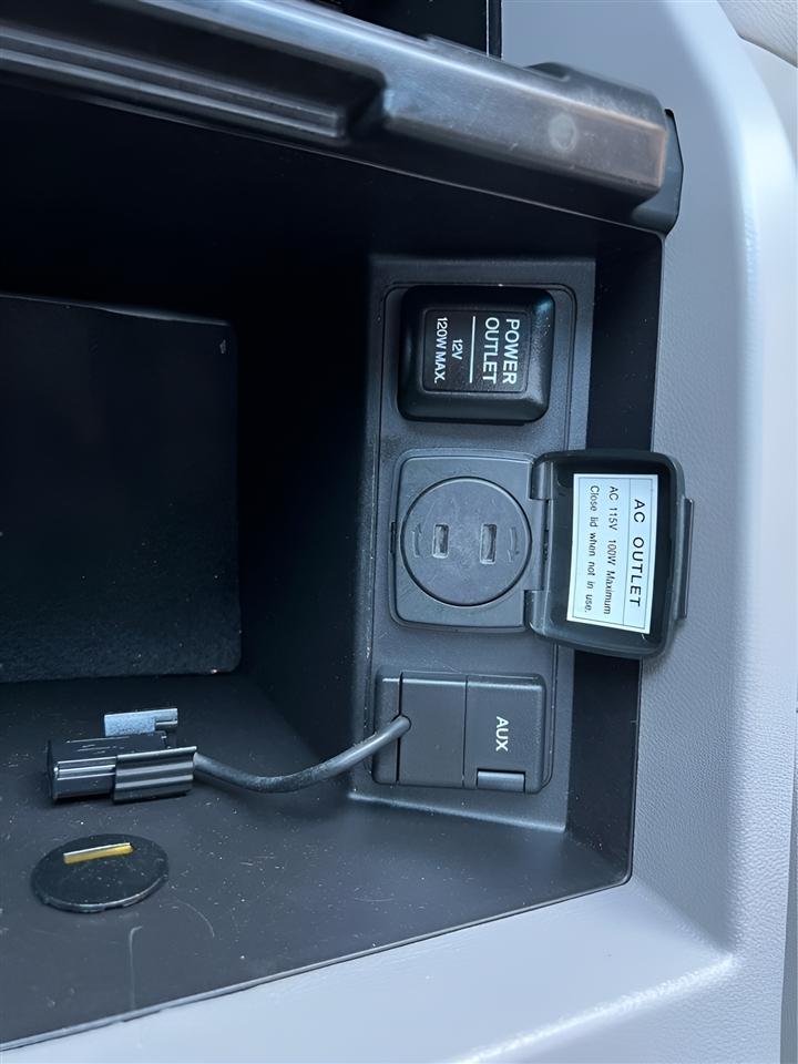 Honda Pilot Touring 4WD 5-Spd AT with DVD 2011