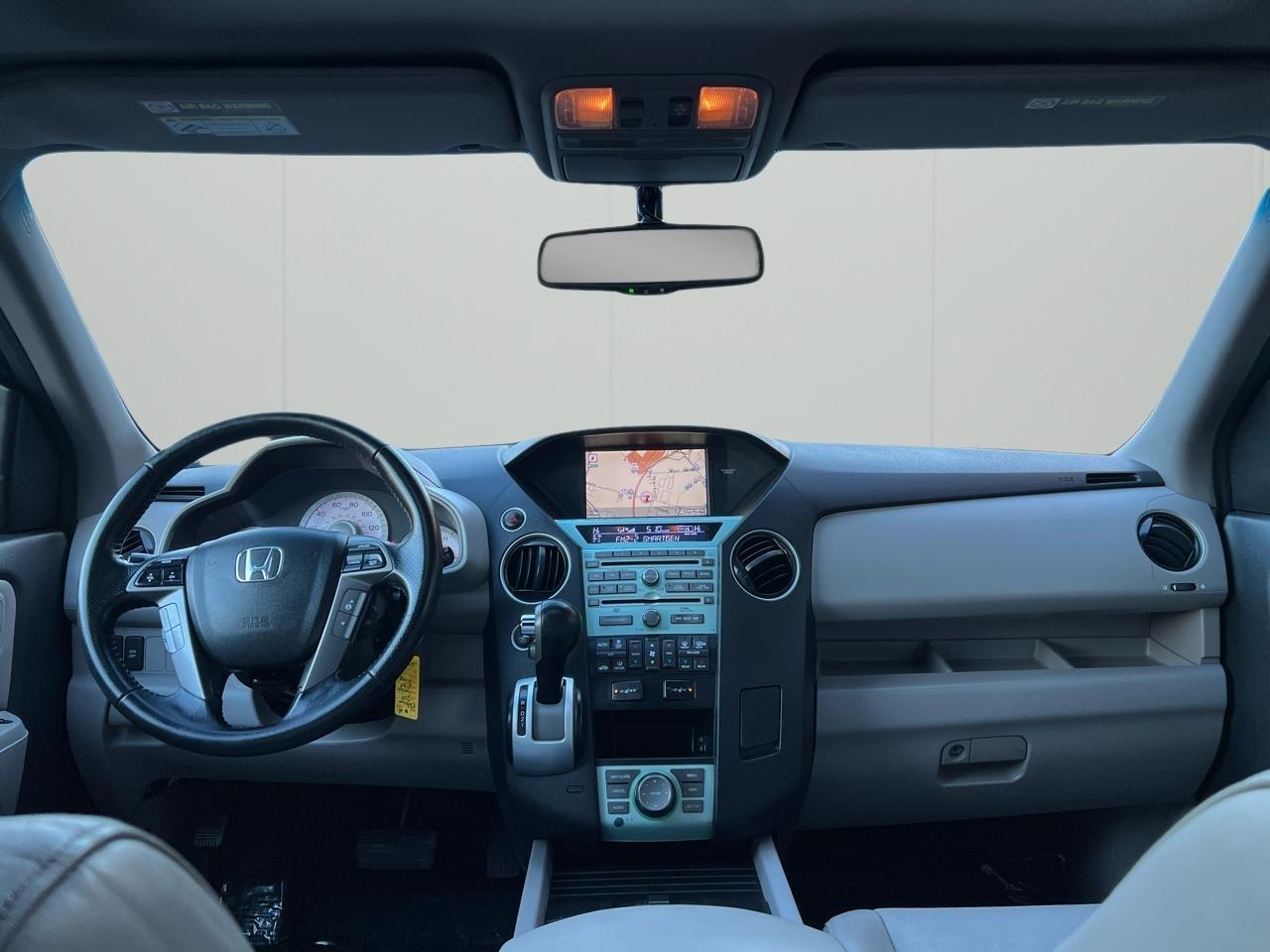 Honda Pilot Touring 4WD 5-Spd AT with DVD 2011