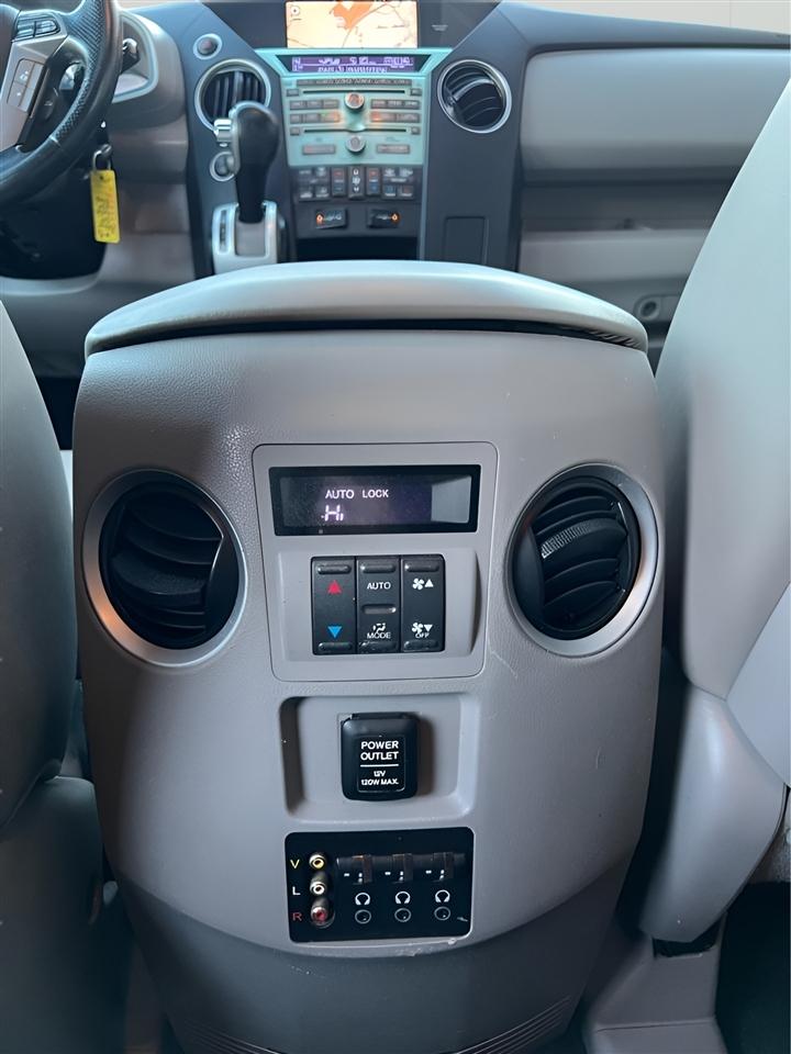 Honda Pilot Touring 4WD 5-Spd AT with DVD 2011