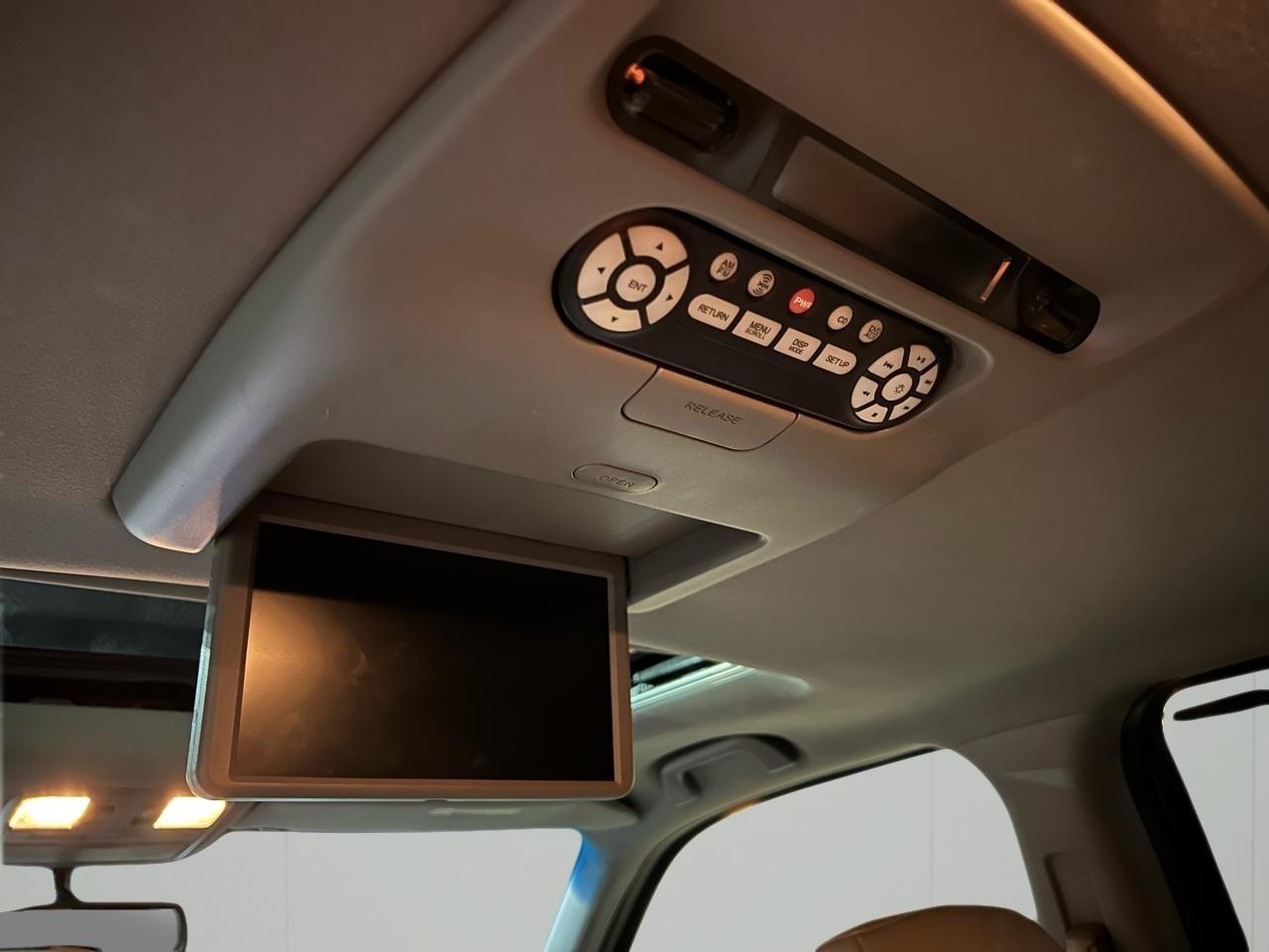 Honda Pilot Touring 4WD 5-Spd AT with DVD 2011