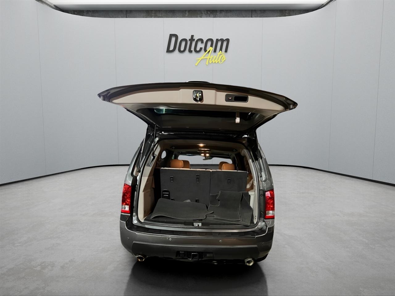 Honda Pilot Touring 4WD 5-Spd AT with DVD 2011