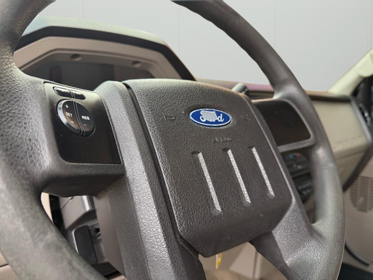 Ford F-250 SD XLT Crew Cab Long Bed 4WD 2008