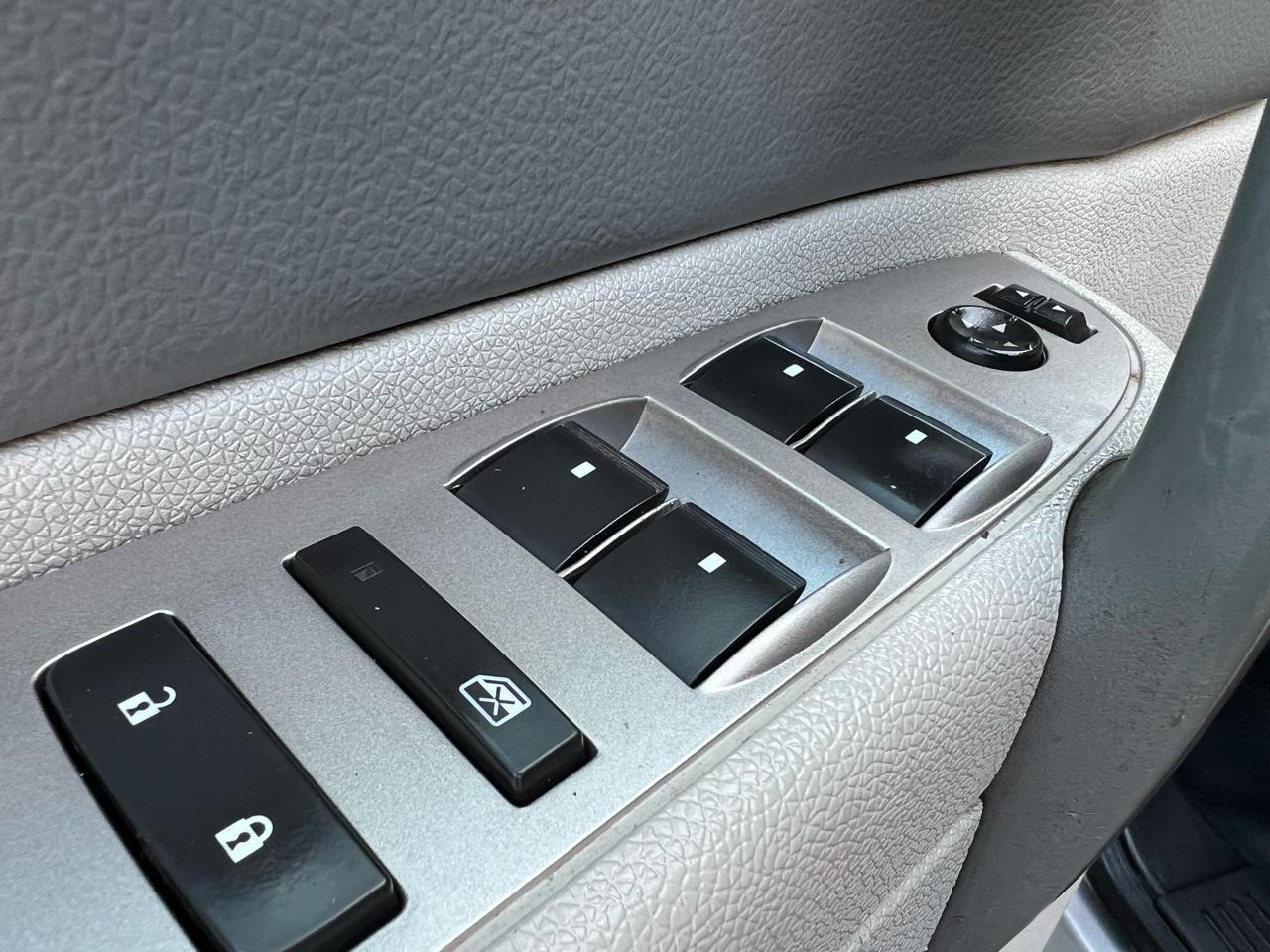 Chevrolet Silverado 2500HD Work Truck Crew Cab 4WD 2012