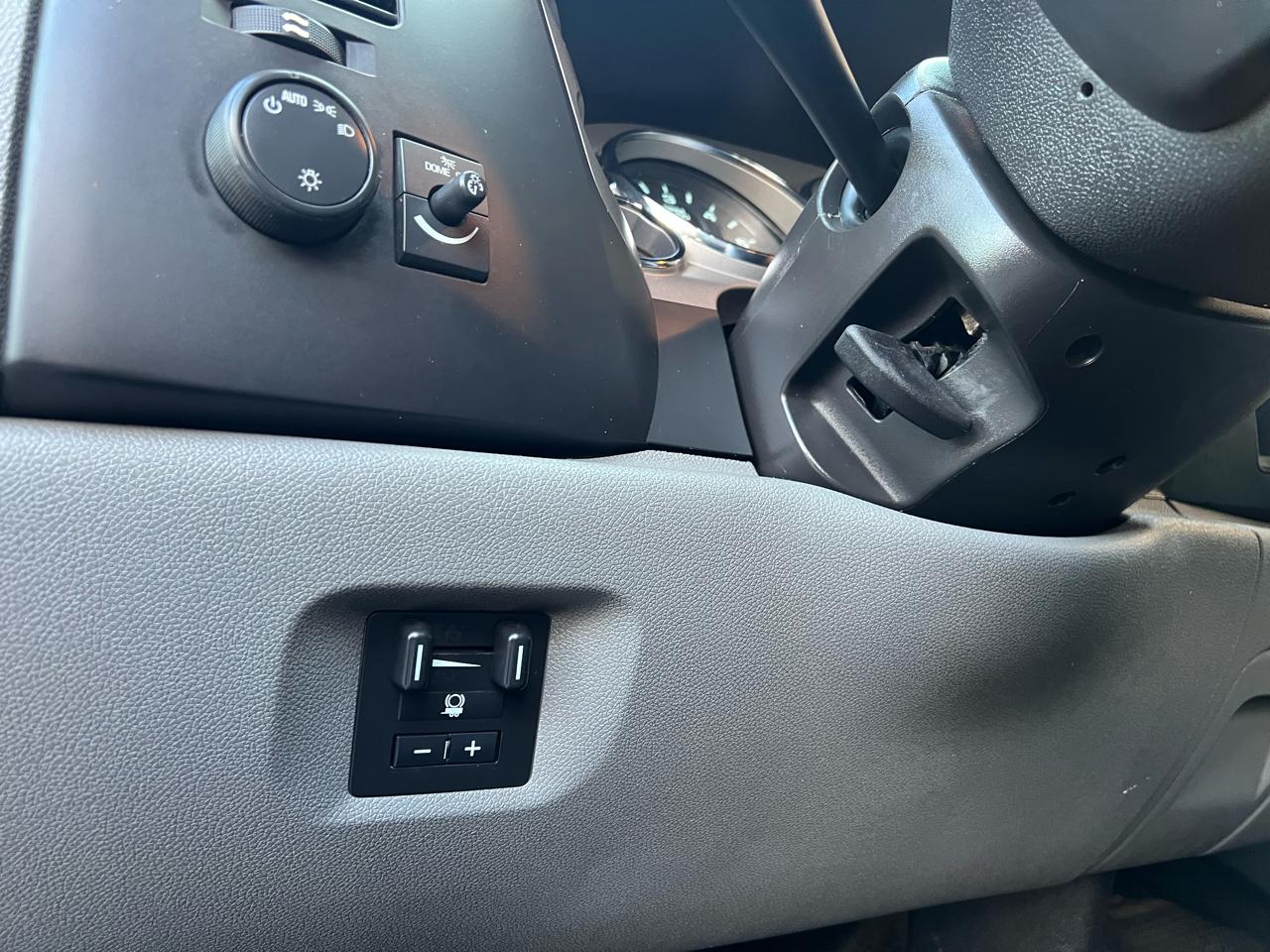 Chevrolet Silverado 2500HD Work Truck Crew Cab 4WD 2012