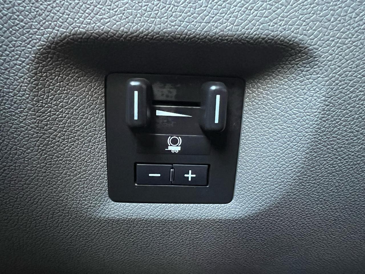 Chevrolet Silverado 2500HD Work Truck Crew Cab 4WD 2012