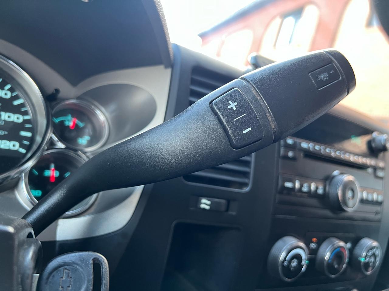 Chevrolet Silverado 2500HD Work Truck Crew Cab 4WD 2012