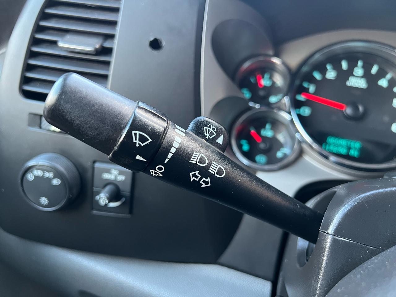 Chevrolet Silverado 2500HD Work Truck Crew Cab 4WD 2012