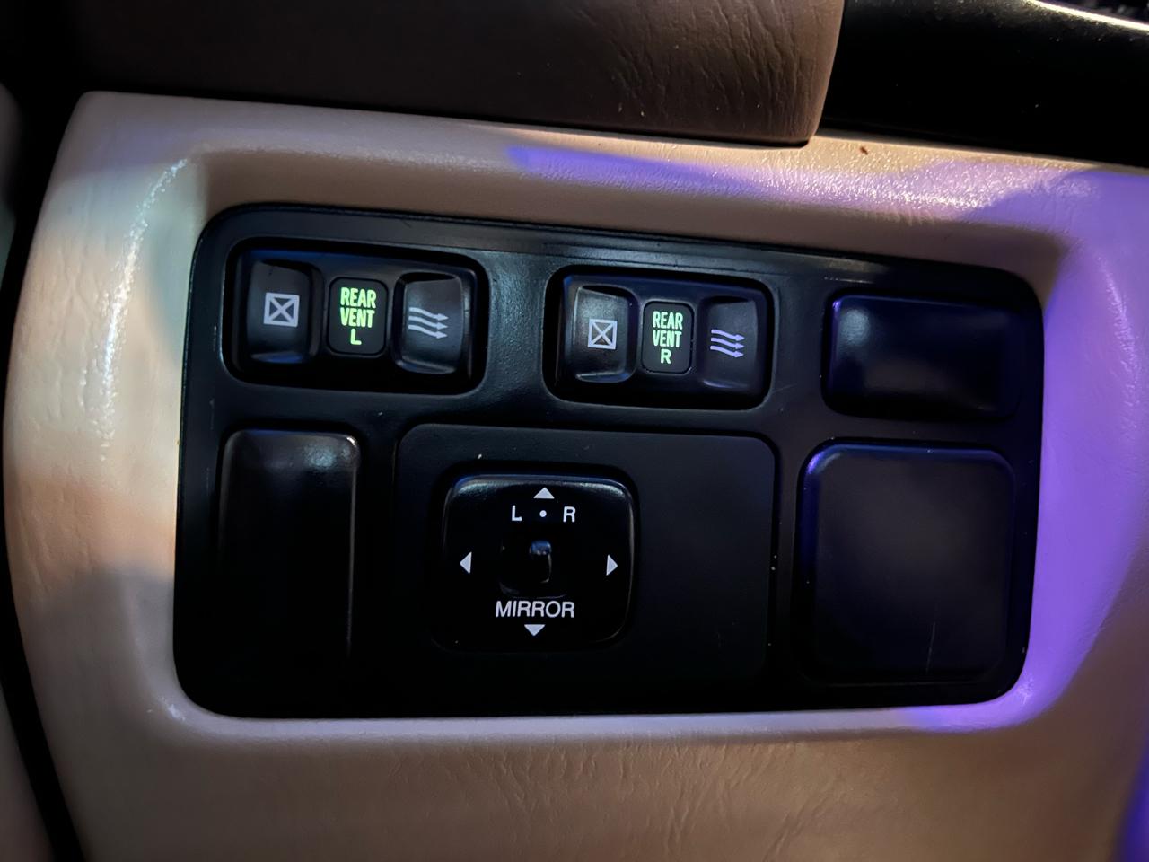 Toyota Land Cruiser 4WD 2000