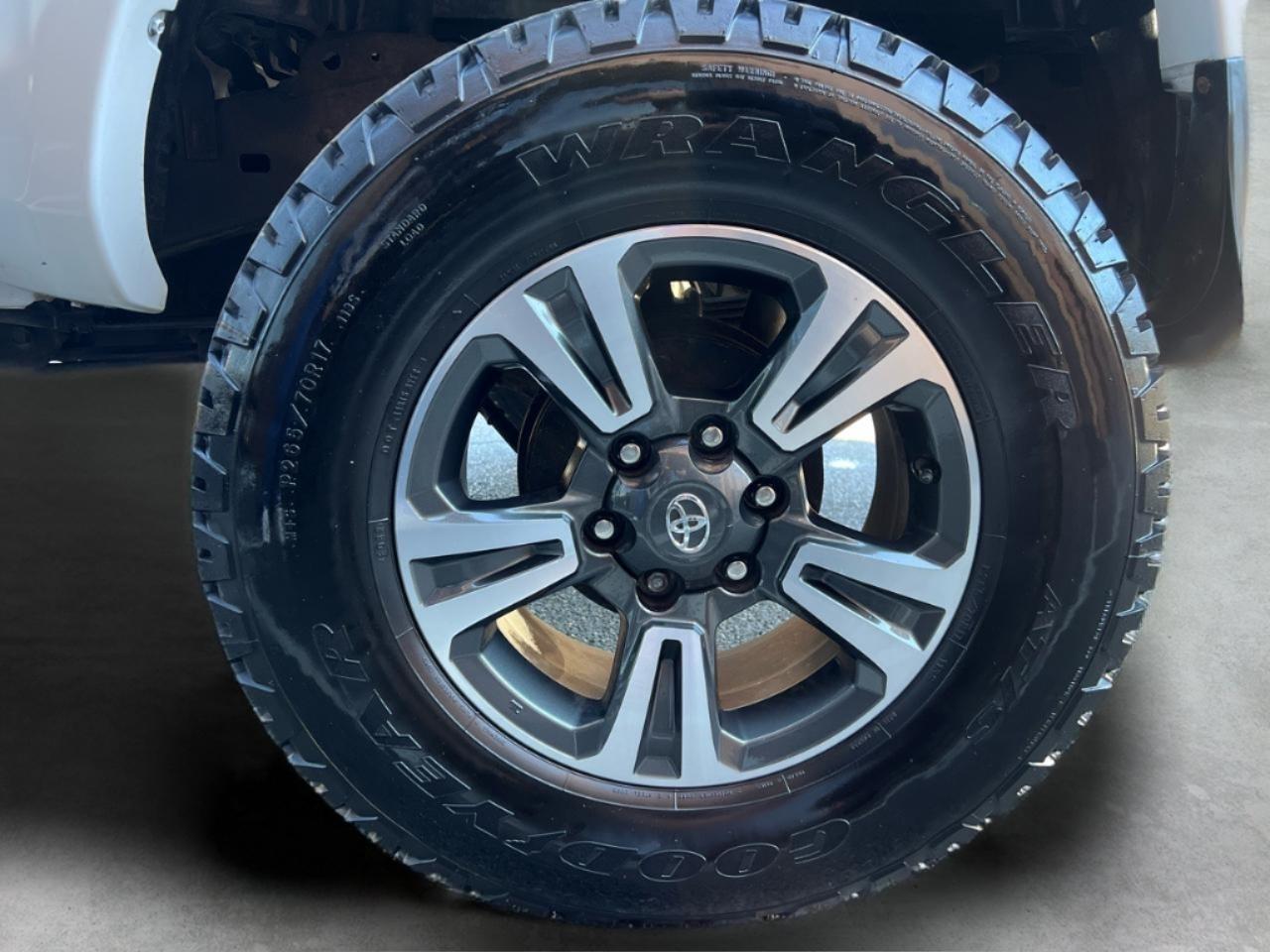 Toyota Tacoma PreRunner Double Cab V6 Auto 2WD 2006