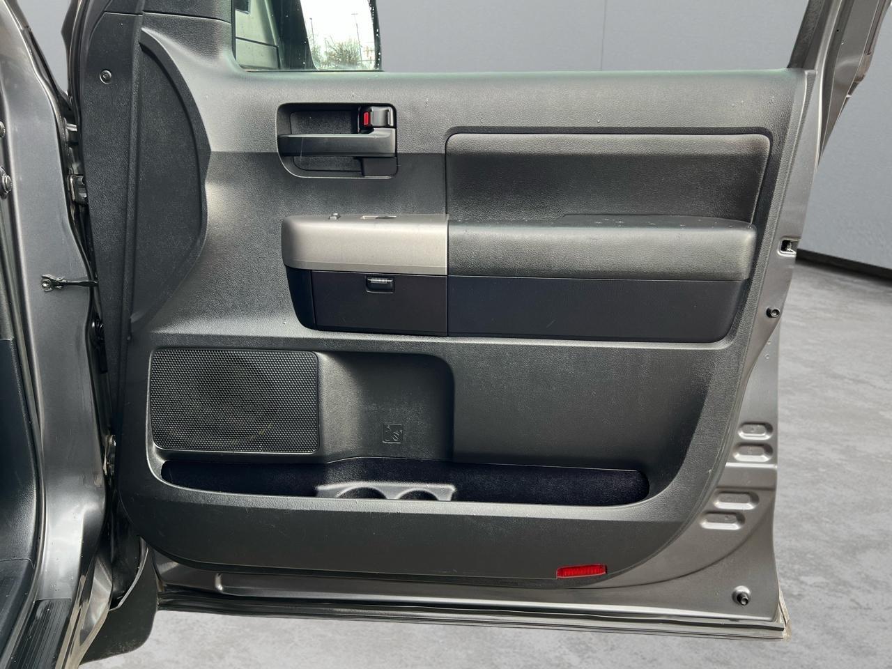 Toyota Tundra Tundra-Grade 5.7L Double Cab 4WD 2013