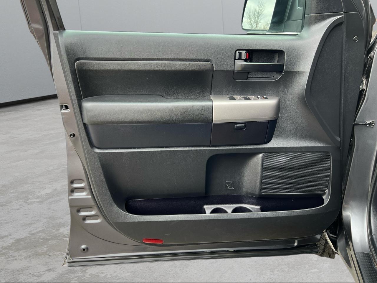 Toyota Tundra Tundra-Grade 5.7L Double Cab 4WD 2013