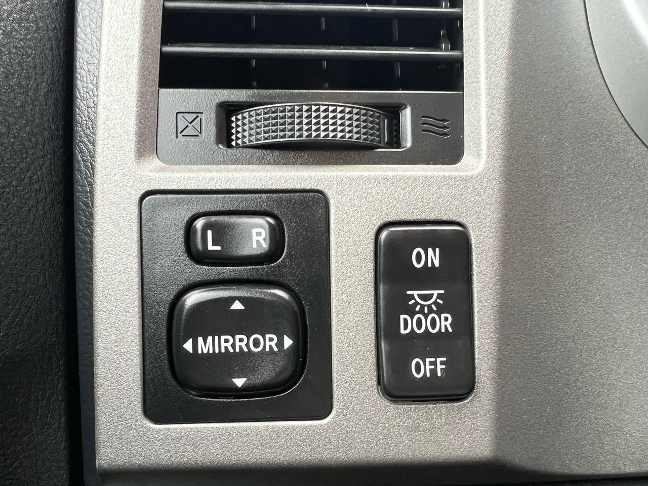 Toyota Tundra Tundra-Grade 5.7L Double Cab 4WD 2013