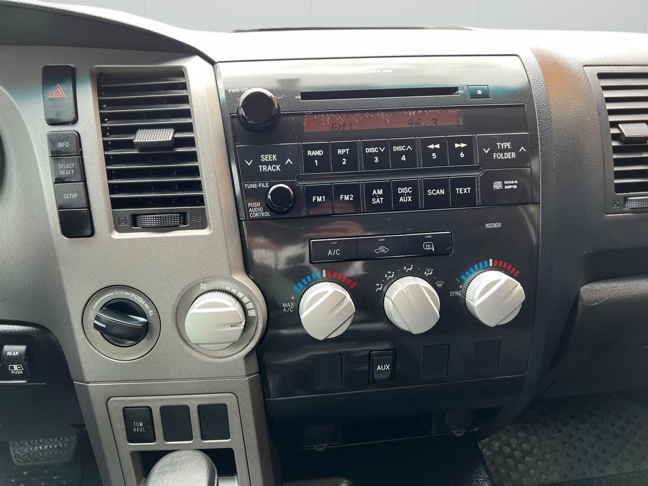 Toyota Tundra Tundra-Grade 5.7L Double Cab 4WD 2013