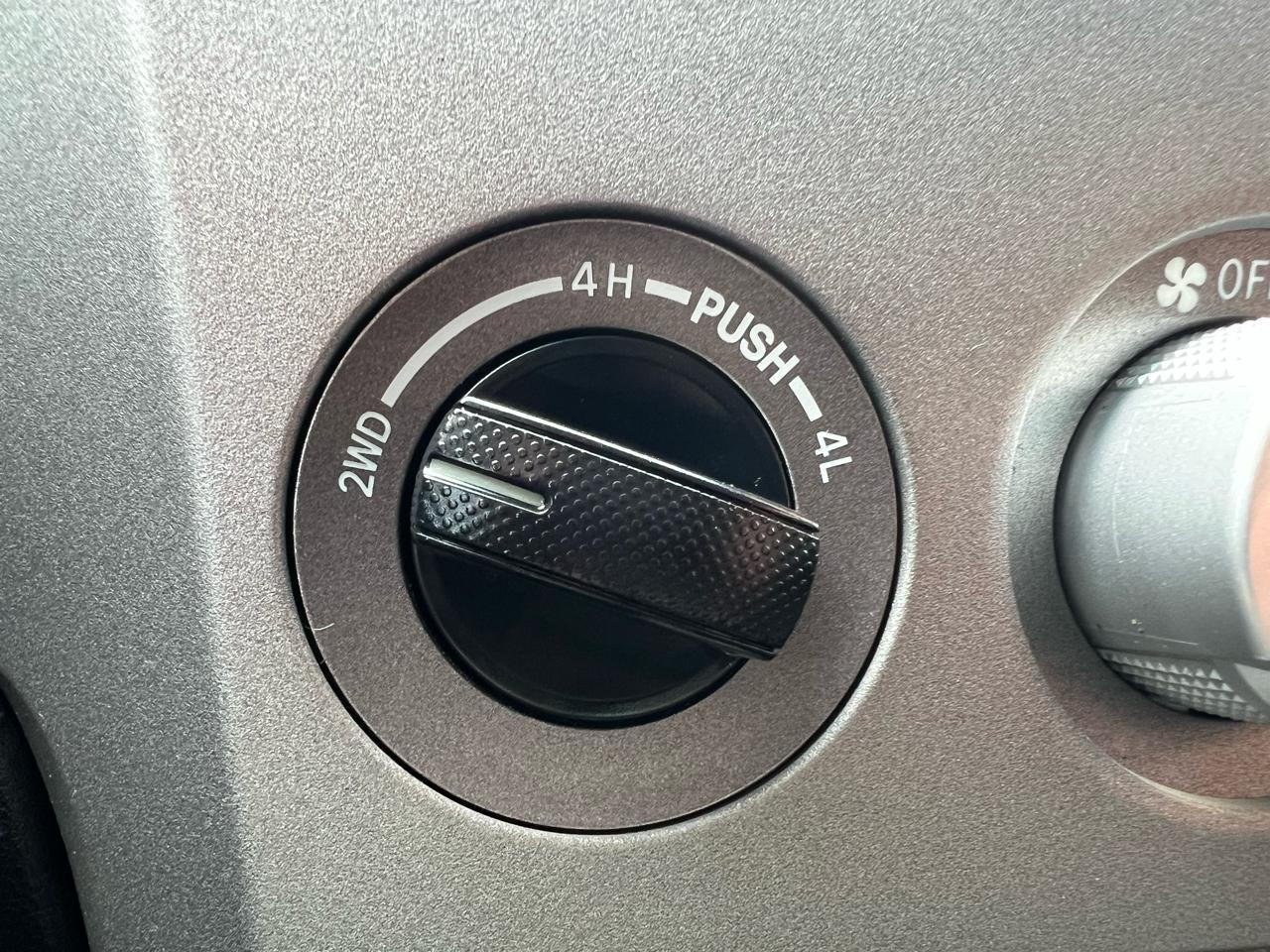 Toyota Tundra Tundra-Grade 5.7L Double Cab 4WD 2013