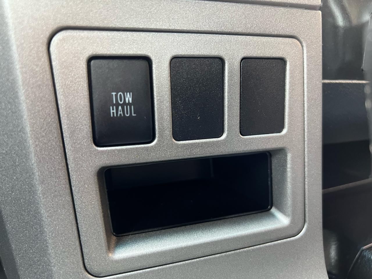 Toyota Tundra Tundra-Grade 5.7L Double Cab 4WD 2013