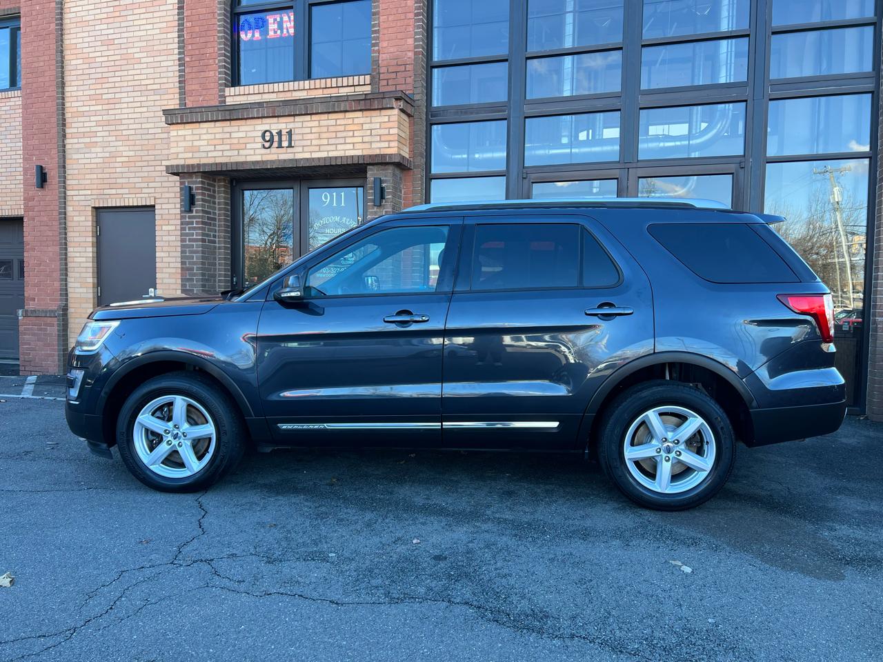 Ford Explorer XLT 4WD 2017